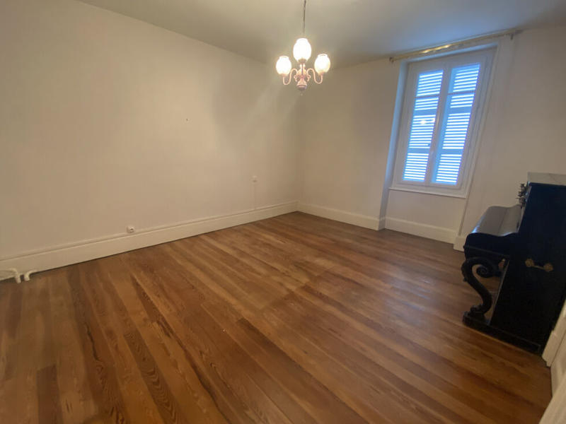 Maison - 121 m² - 7 pièces