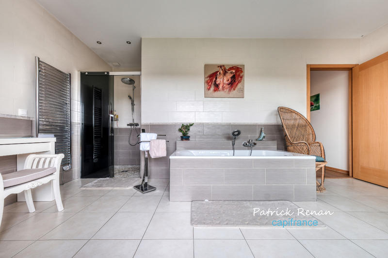 Maison - 439 m² - 8 pièces