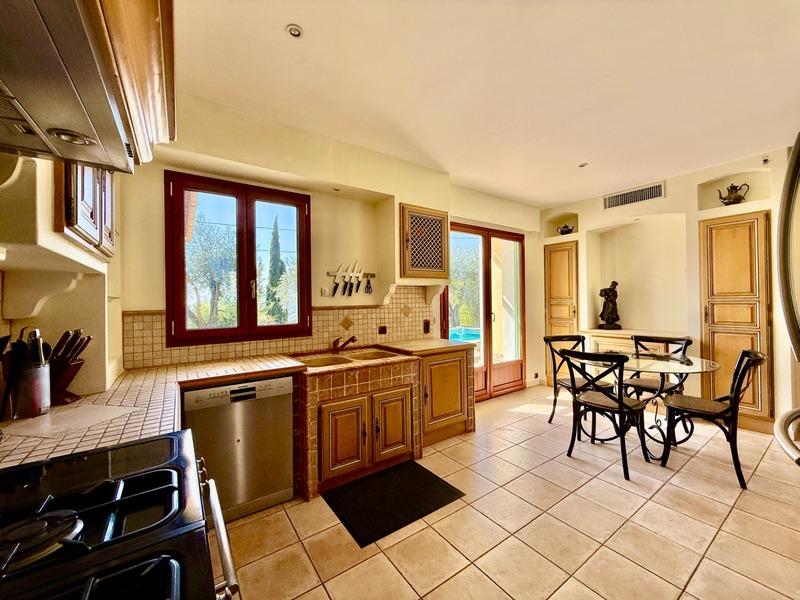 Villa - 200 m² - 5 pièces