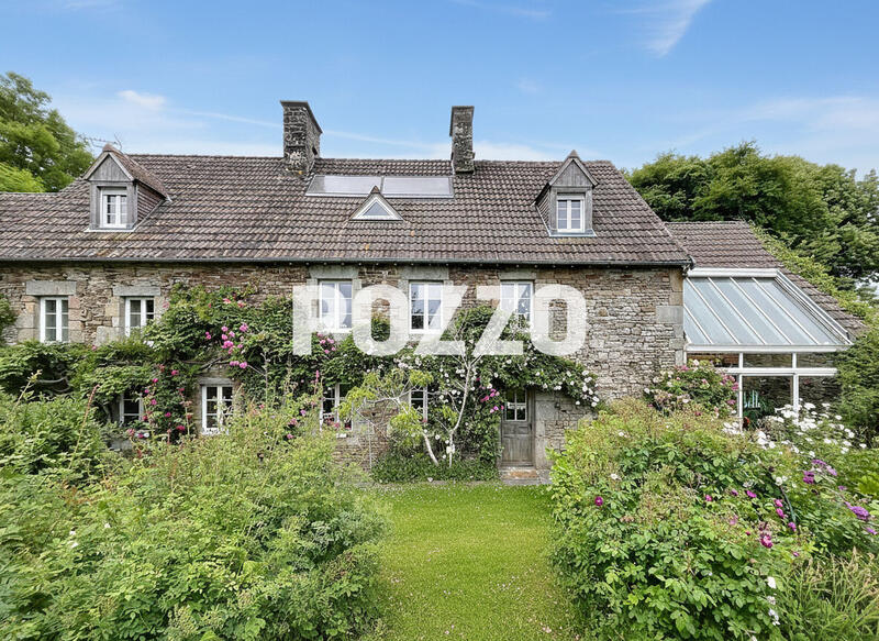 Maison - 260 m² - 10 pièces