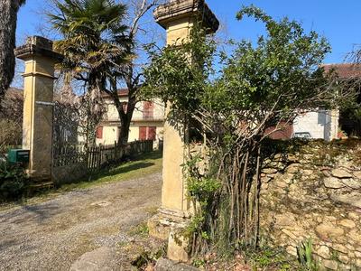 Maison - 216 m² - 8 pièces