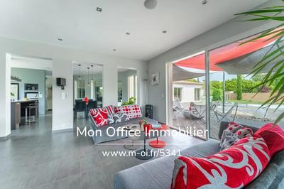 Maison - 260 m² - 8 pièces