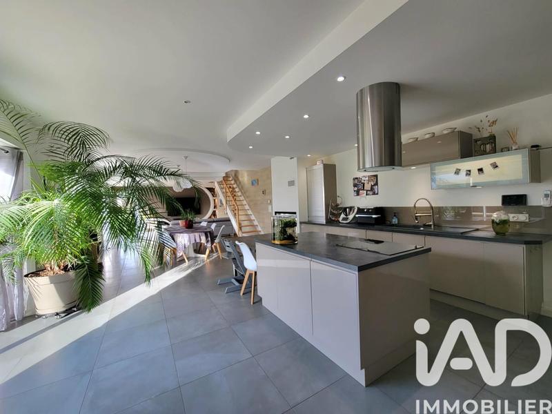 Maison - 167 m² - 6 pièces