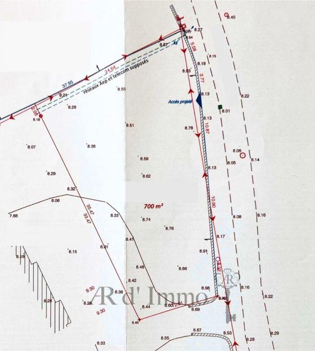 Terrain constructible - 700 m²