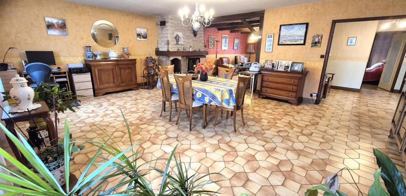 Maison - 177 m² - 7 pièces