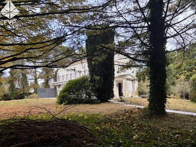 Maison - 246 m² - 7 pièces