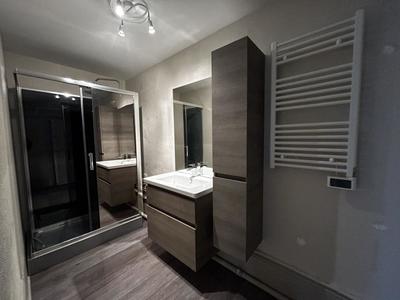 Appartement - 81 m² - 2 pièces