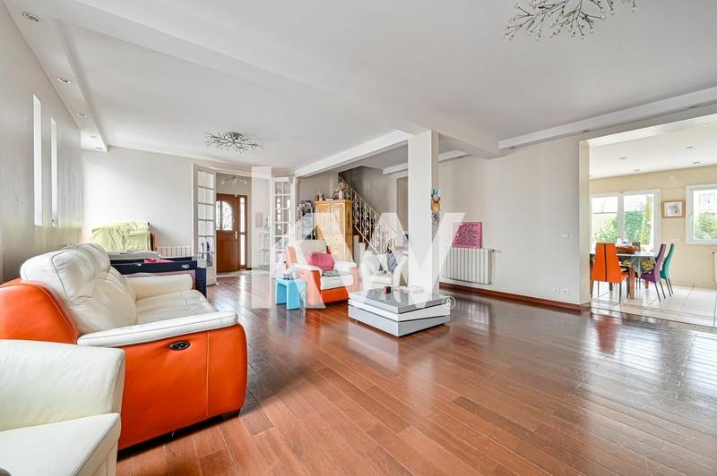 Maison - 230 m² - 8 pièces