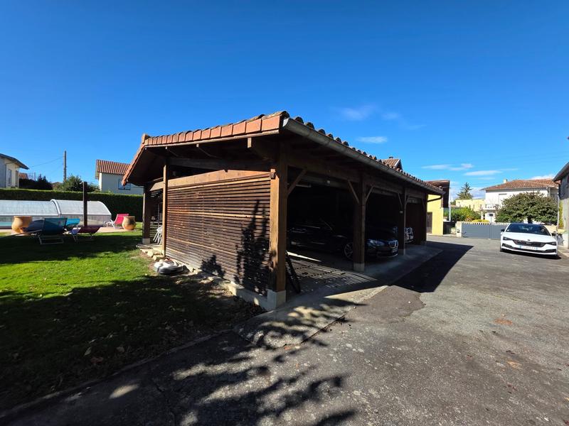 Maison - 246 m² - 10 pièces