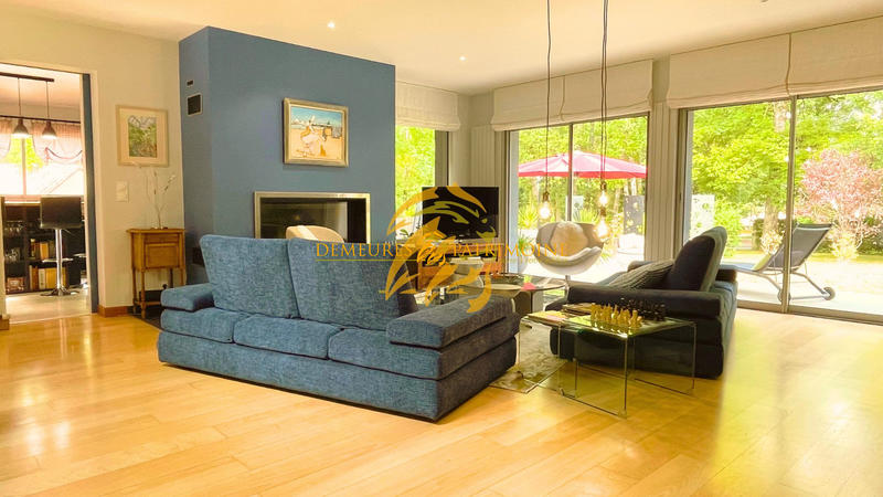 Maison traditionnelle - 175 m² - 5 pièces