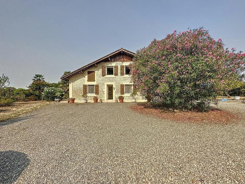 Maison en pierre - 232 m² - 7 pièces