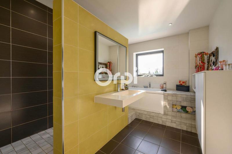 Maison - 232 m² - 6 pièces