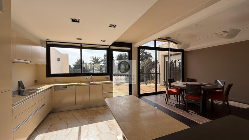 Maison - 215 m² - 6 pièces