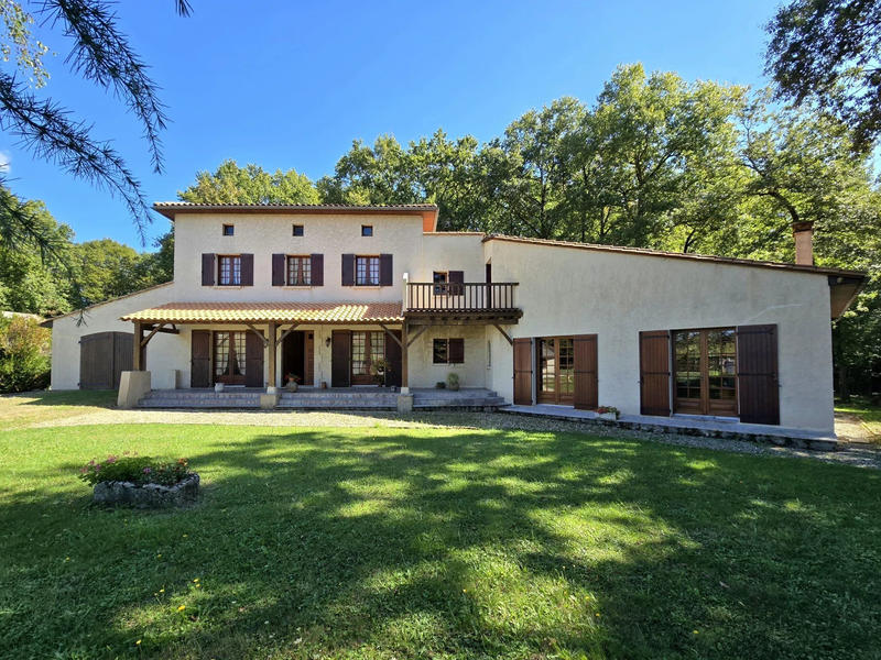 Maison - 315 m² - 10 pièces