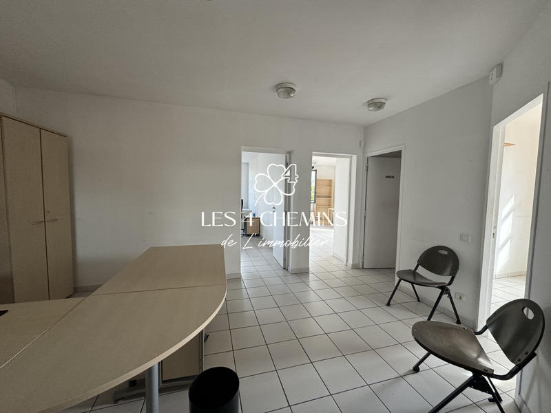 Local commercial - 77 m² - 4 pièces