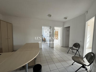 Local commercial - 77 m² - 4 pièces