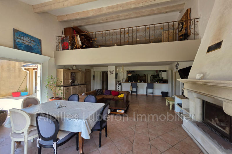 Maison - 250 m² - 5 pièces