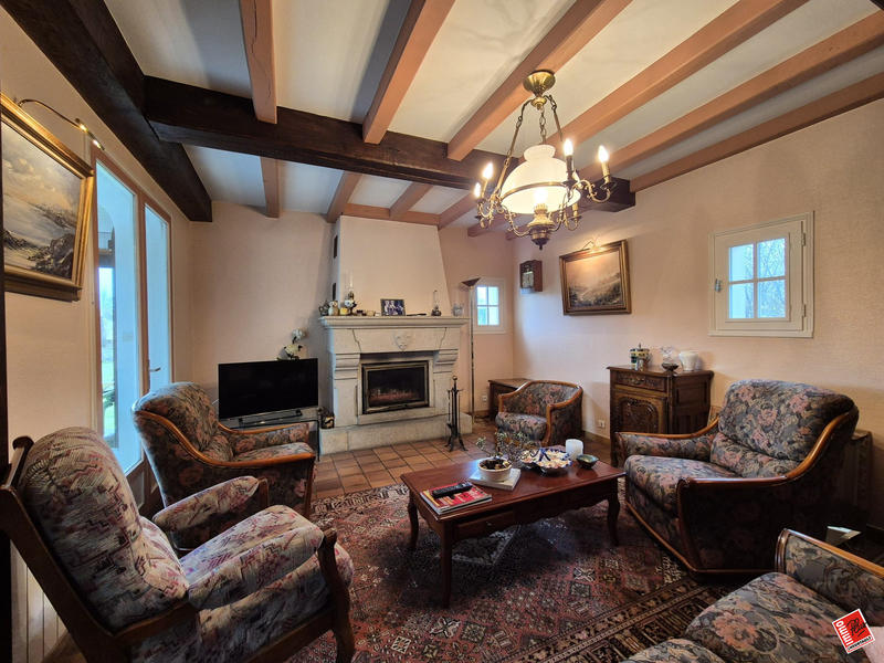 Maison traditionnelle - 188 m² - 10 pièces