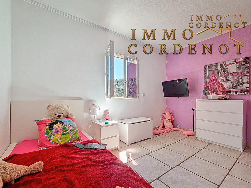 Villa - 200 m² - 6 pièces