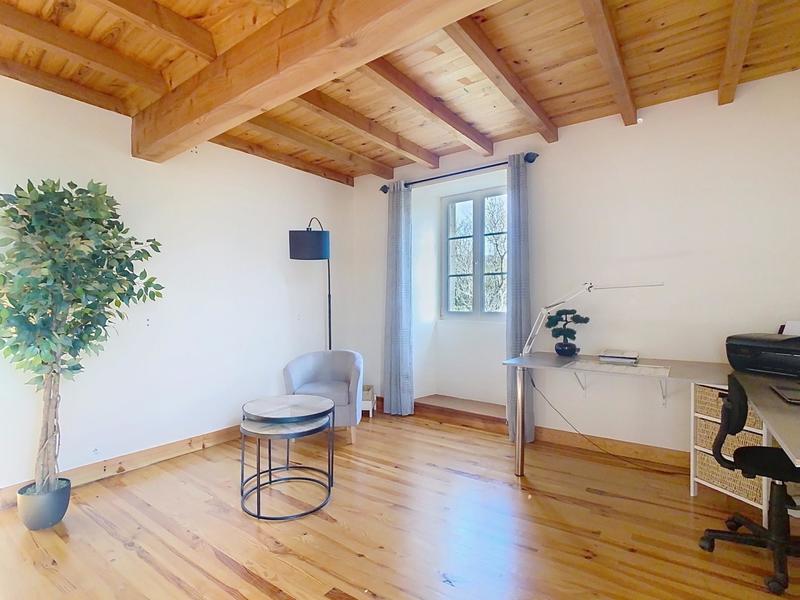 Maison - 252 m² - 5 pièces