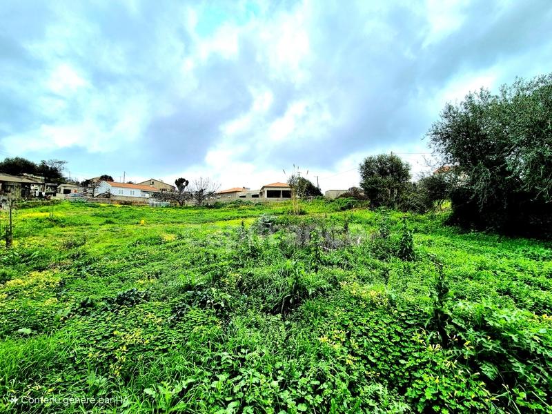 Terrain constructible - 1 080 m²