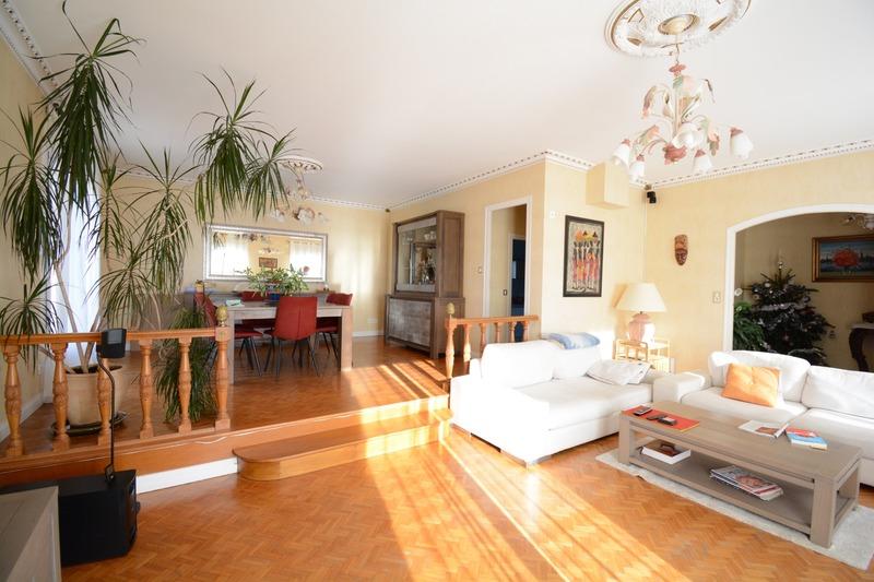 Maison - 229 m² - 8 pièces