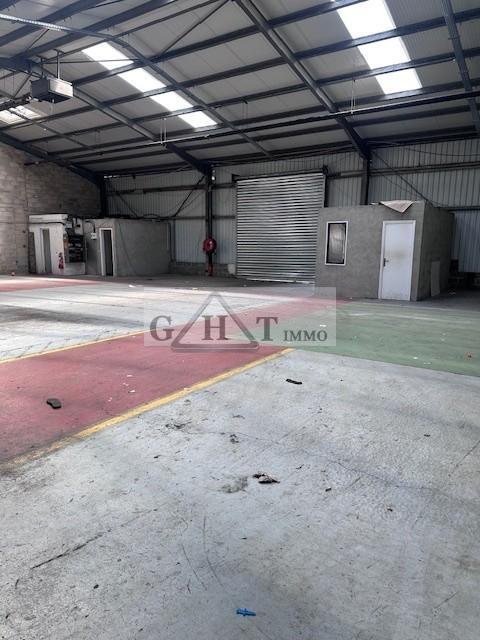 Entrepôt - 1 100 m²