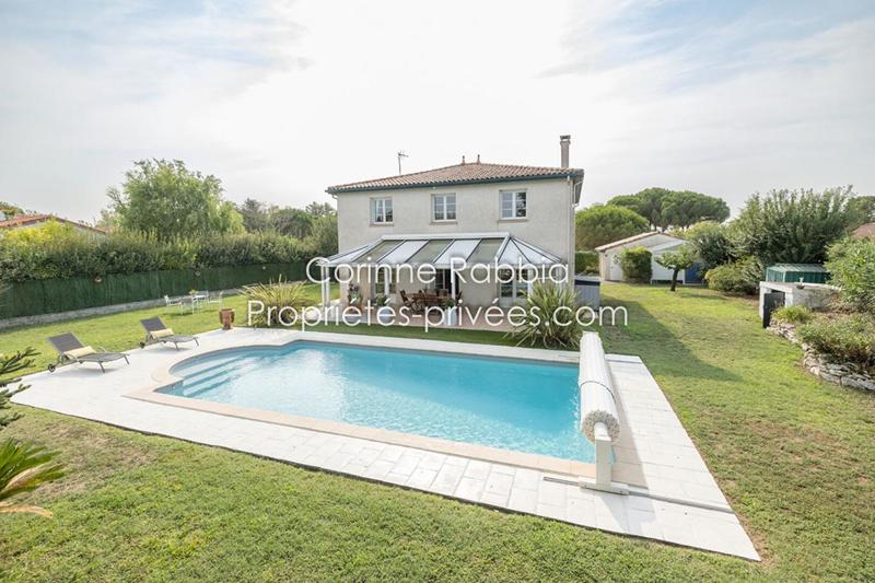 Maison - 240 m² - 8 pièces