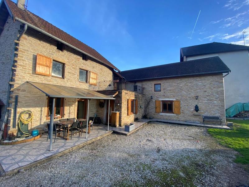 Maison - 260 m² - 5 pièces