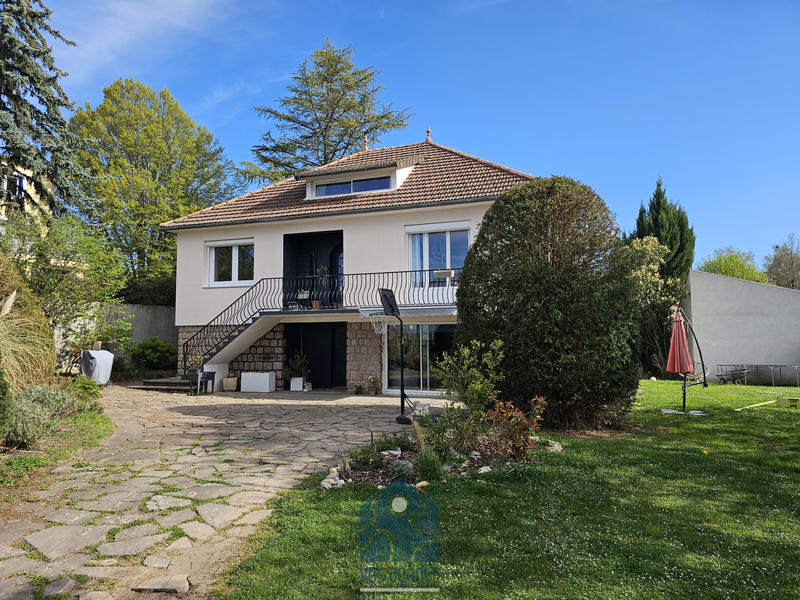 Maison - 225 m² - 9 pièces