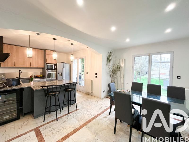 Maison - 195 m² - 7 pièces