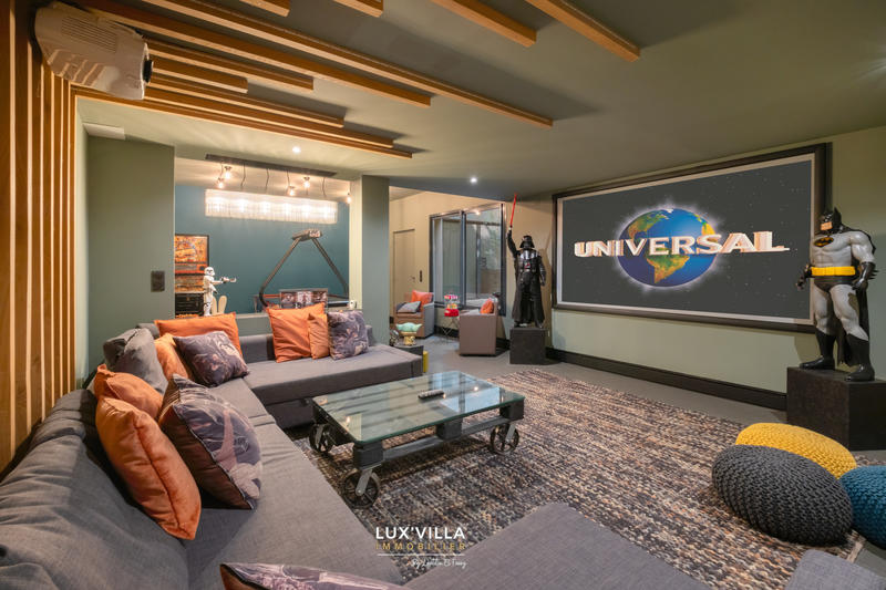 Villa - 295 m² - 10 pièces