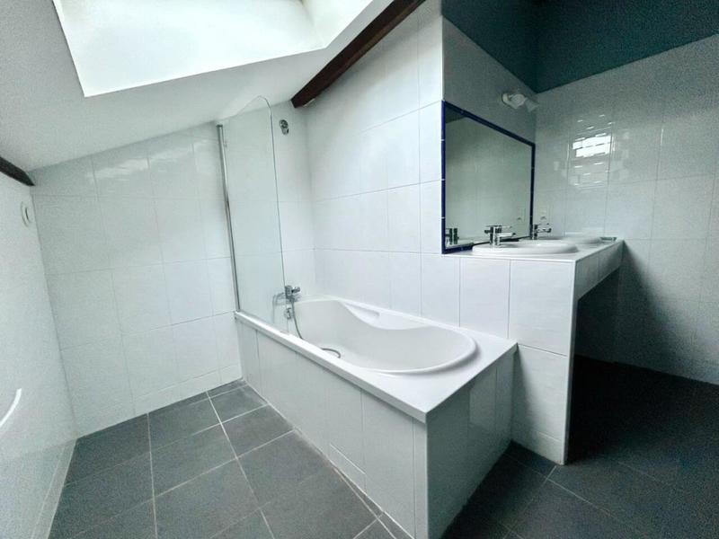 Appartement - 94 m² - 4 pièces