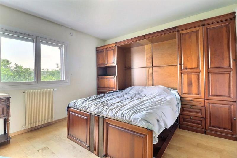 Maison - 241 m² - 8 pièces