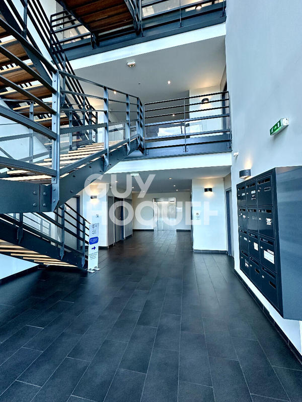 Bureau - 96 m² - 4 pièces