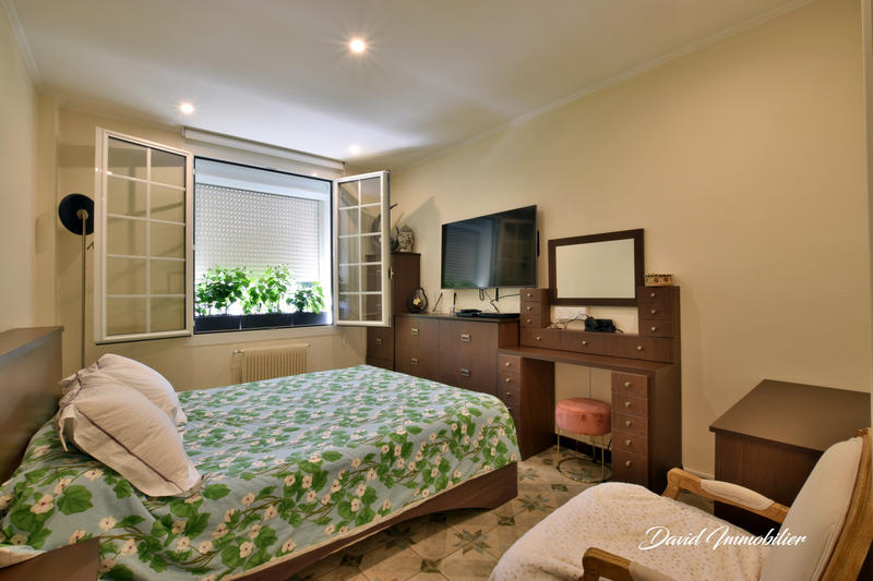 Maison - 250 m² - 10 pièces