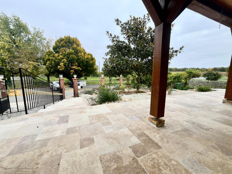 Maison - 230 m² - 8 pièces