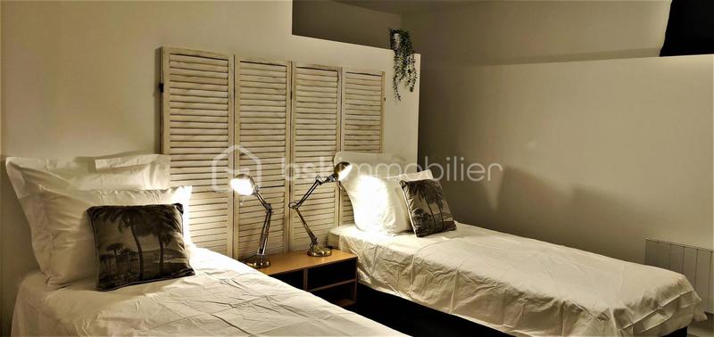 Propriété - 260 m² - 8 pièces