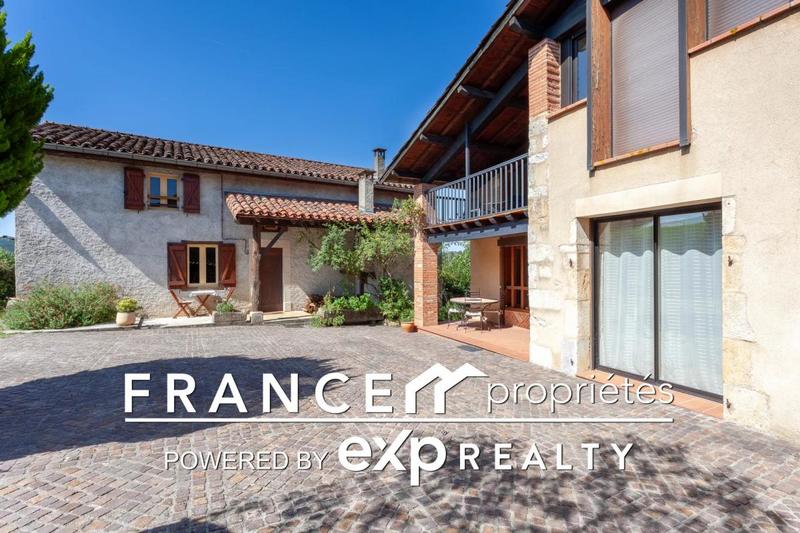 Maison - 223 m² - 7 pièces