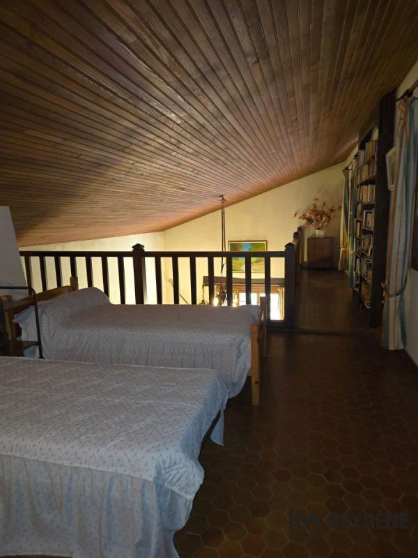 Propriété - 320 m² - 9 pièces