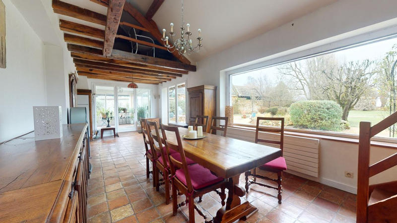 Propriété - 251 m² - 10 pièces