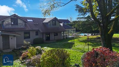 Maison - 228 m² - 7 pièces