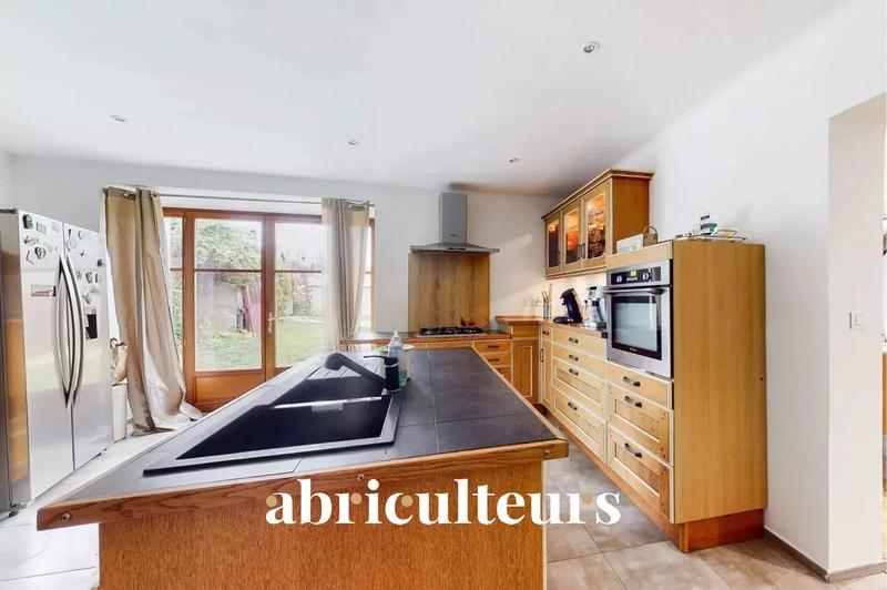 Maison - 260 m² - 7 pièces