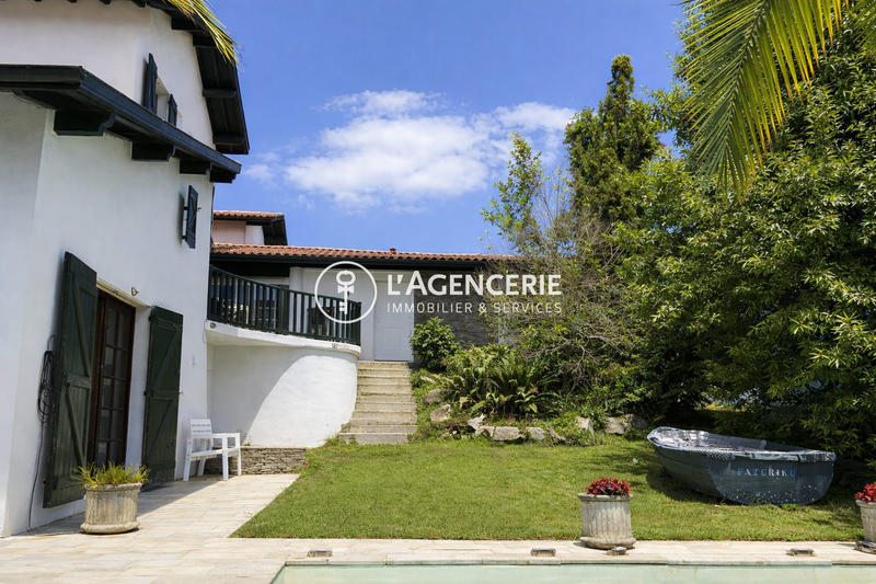 Maison - 255 m² - 7 pièces