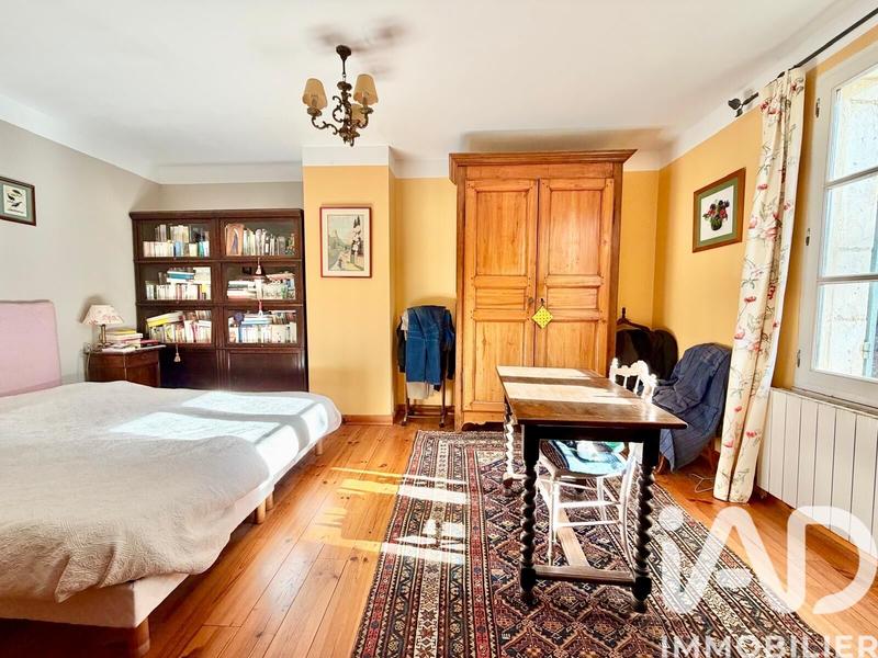 Maison - 290 m² - 9 pièces