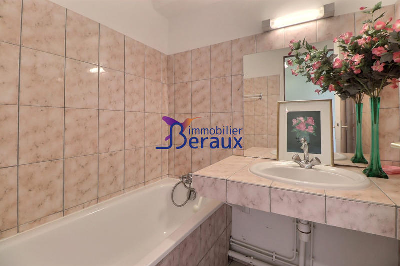 Maison - 302 m² - 10 pièces