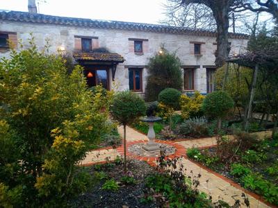 Maison - 240 m² - 9 pièces