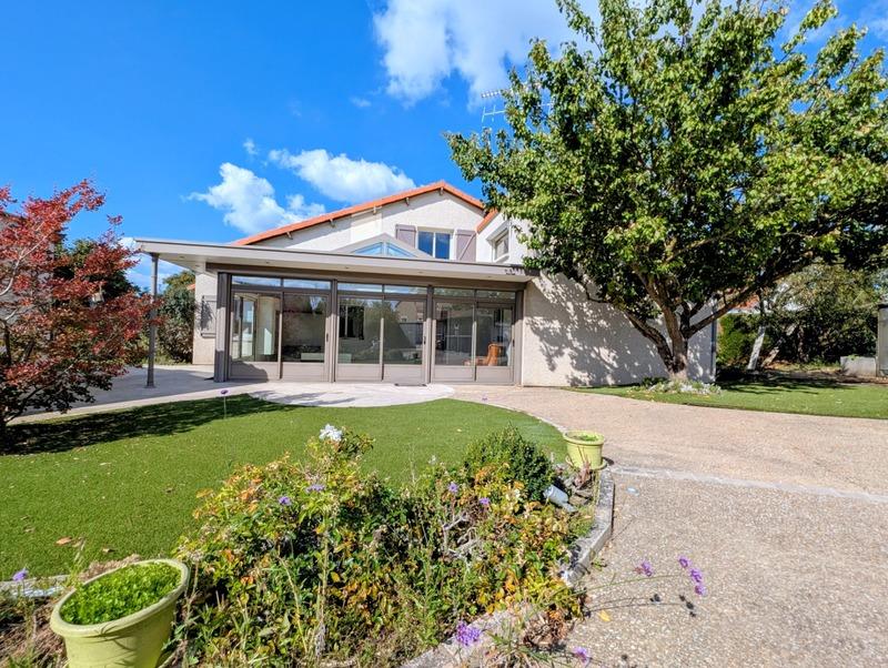 Maison - 211 m² - 7 pièces