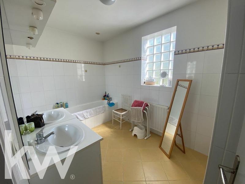 Maison - 200 m² - 5 pièces