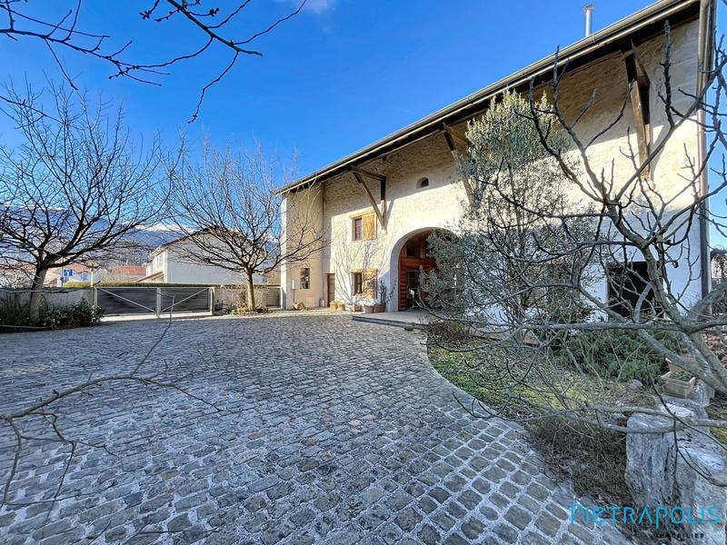 Maison - 289 m² - 8 pièces